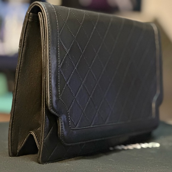 Authentic Vintage Chanel Clutch - Picture 8 of 13